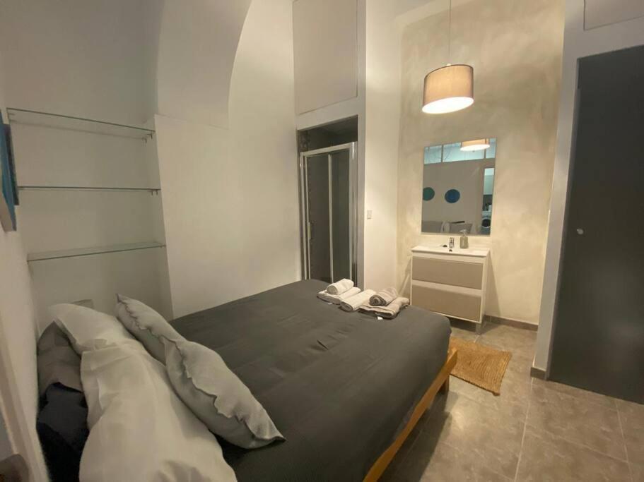 Quirky 1Br Just Off Main Street Prime Location Apartment ยิบรอลตาร์ ภายนอก รูปภาพ