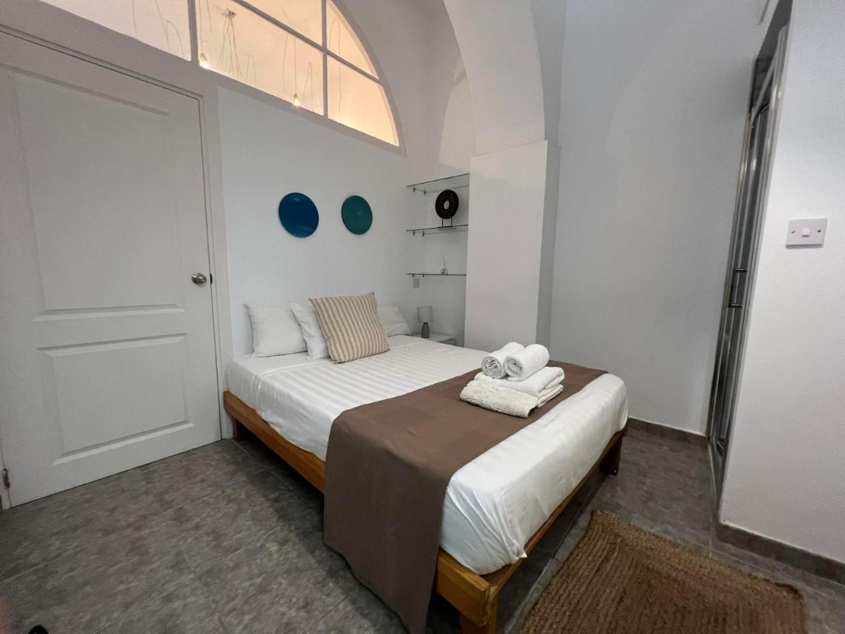 Quirky 1Br Just Off Main Street Prime Location Apartment ยิบรอลตาร์ ภายนอก รูปภาพ