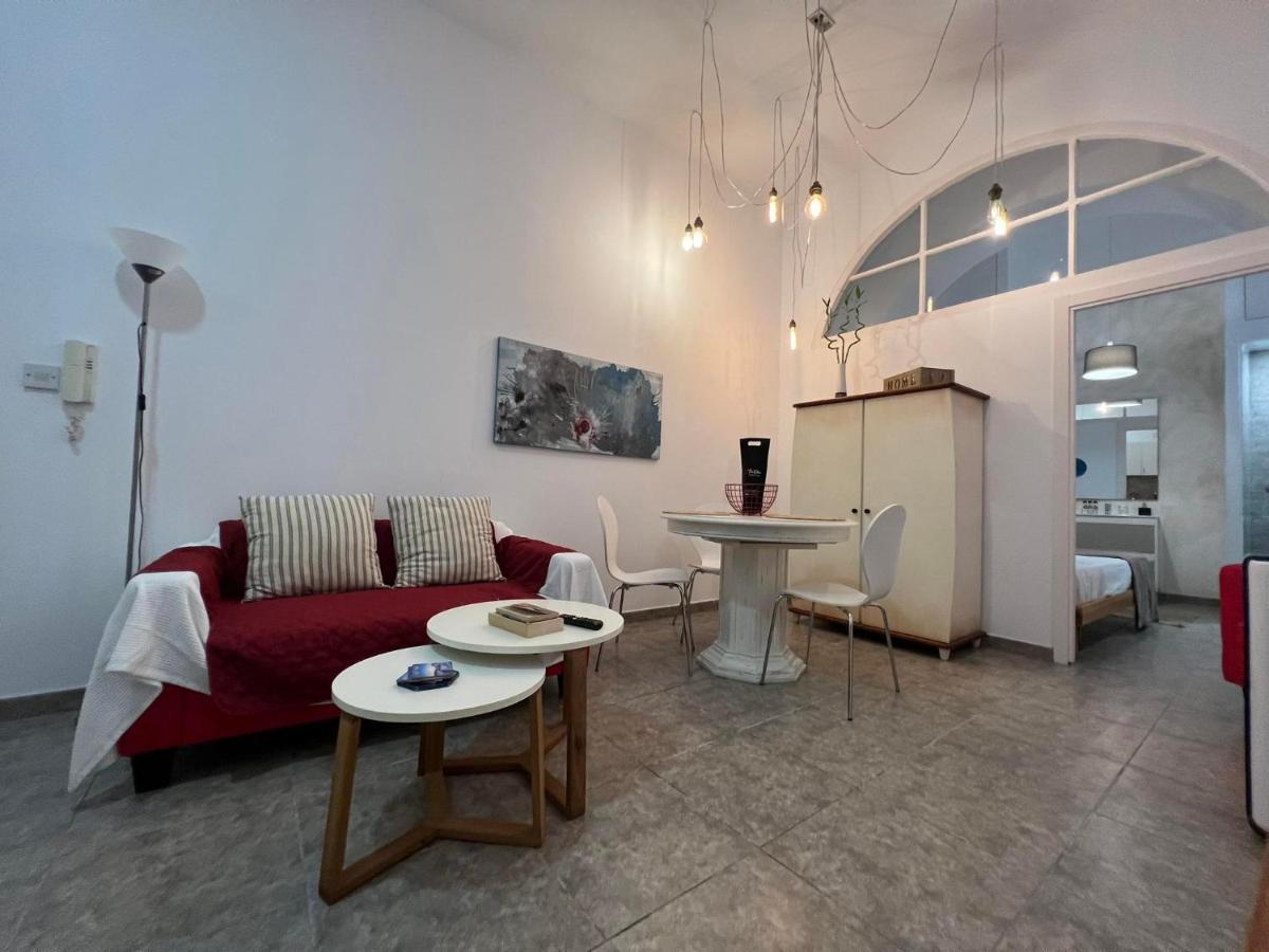 Quirky 1Br Just Off Main Street Prime Location Apartment ยิบรอลตาร์ ภายนอก รูปภาพ