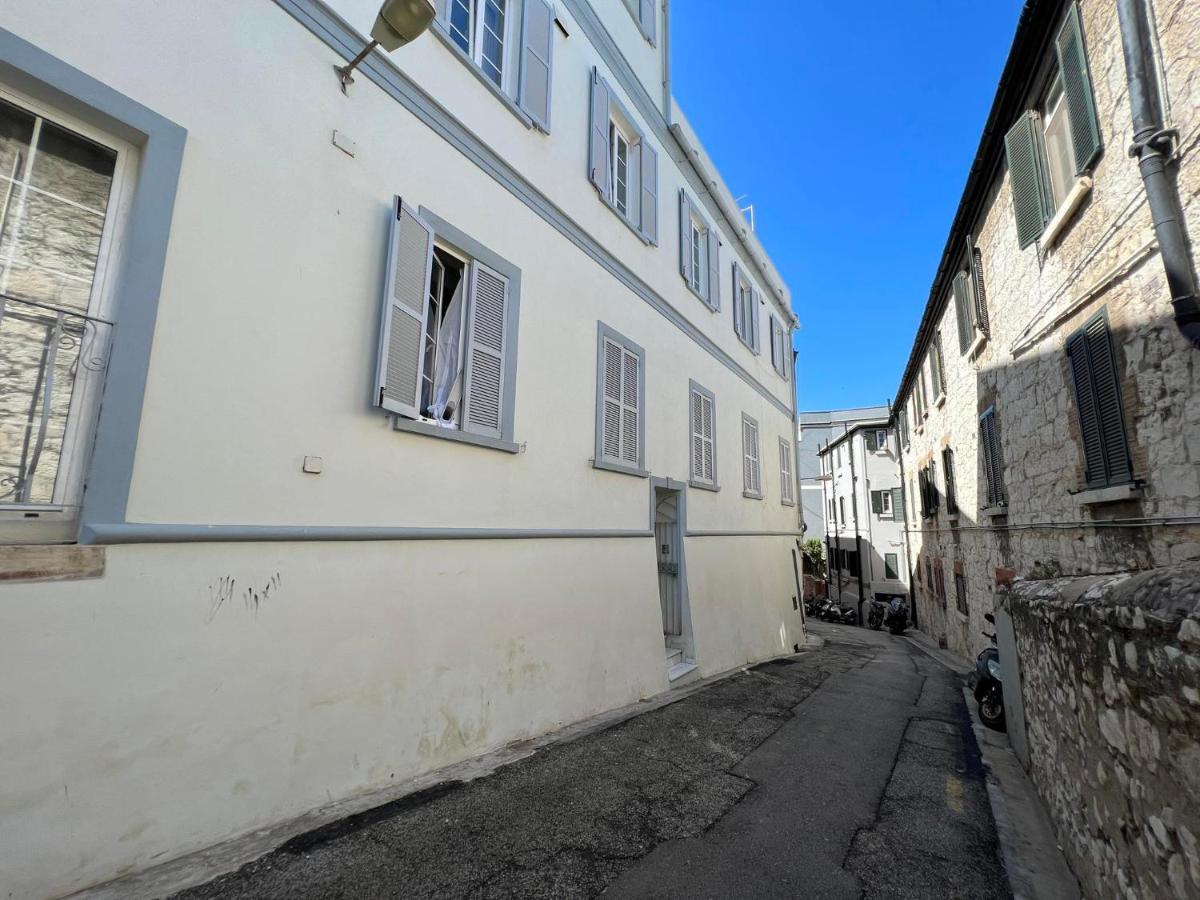 Quirky 1Br Just Off Main Street Prime Location Apartment ยิบรอลตาร์ ภายนอก รูปภาพ